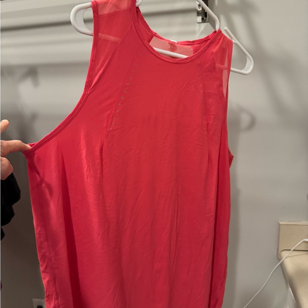 Lululemon Sleeveles Pink tank top